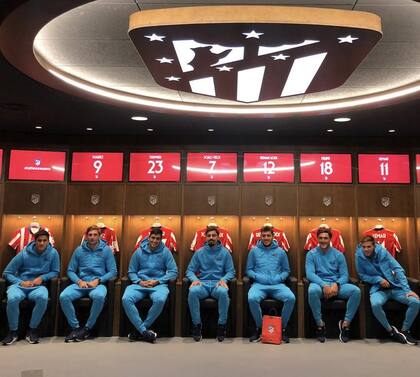 Los jugadores de los Pumas 7s, en el vestuario del estadio Wanda Metropolitano.