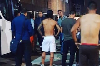 La barrabrava de Platense agredió al plantel con cuchillos y les robaron