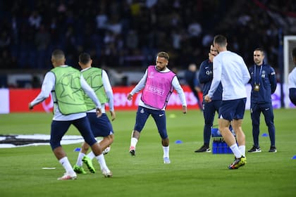 Los jugadores de PSG durante la entrada en calor en el Parque de los Príncipes