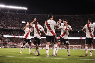 Mientras el River de Coudet redefine su liderazgo, gana con el empuje de Montiel, el capitán sin cinta