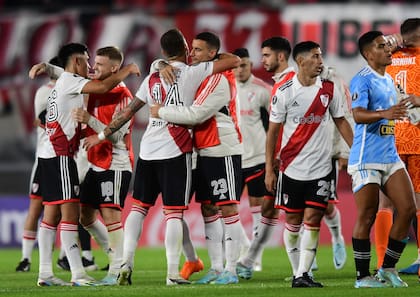 Los jugadores de River festejan el triunfo ante Sporting Cristal, el primero en esta Libertadores
