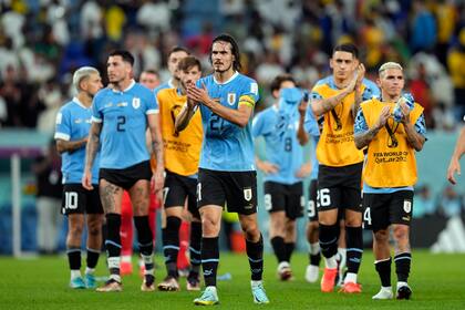 Los jugadores de Uruguay al final del partido contra Ghana por el Grupo H del Mundial, el viernes 2 de diciembre de 2022, en Al Wakrah, Qatar. (AP Foto(Themba Hadebe)