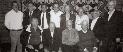 Los jugadores del equipo de Atalaya 1954 en la cena conmemorativa de 2014.