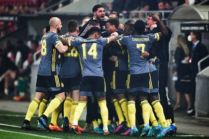 Los jugadores del Feyenoord celebran en Praga