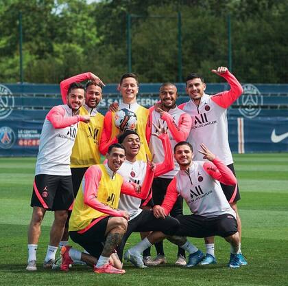 Los jugadores del PSG se divierten dentro y fuera del campo de juego