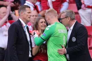 El diálogo de Schmeichel con la novia de Eriksen en la cancha: "Ella pensó que estaba muerto"