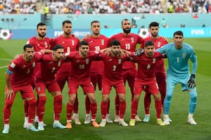 Por qué la selección iraní no cantó su himno nacional antes del partido con Inglaterra