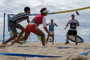 Los secretos del "manbol", el curioso deporte amazónico que comenzaron dos hermanos en Brasil