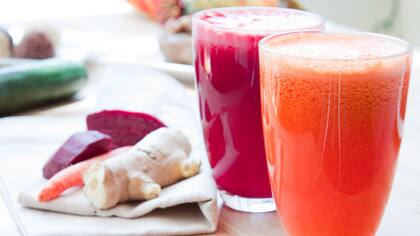 Los jugos detox con frutas y vegetales ayudan a poner el cuerpo a punto