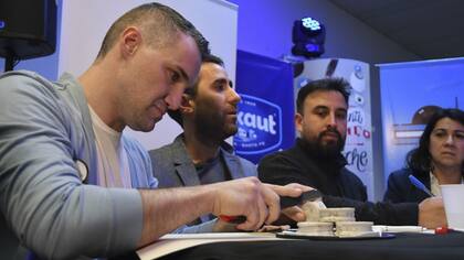 Los jurados del Mundial del Alfajor realizan una "Cata a ciegas" para evaluar las muestras