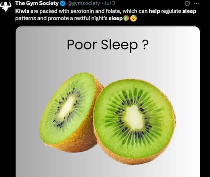 Los kiwis son uno de los alimentos que debes cenar para dormir bien. X / The Gym Society