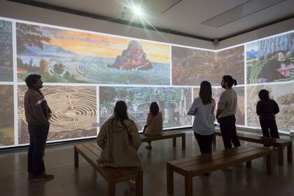 Los laberintos en la historia del arte, con obras proyectadas en 360°, en la obra basada en conceptos de Umberto Eco y el editor Franco Maria Ricci