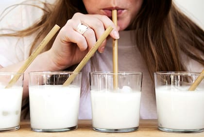 Los lácteos pueden no ser la mejor opción para personas con intolerancia a la lactosa, en especial antes de dormir. Foto: Unsplash