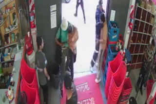 Un celular perdido, la clave para identificar a una banda que robó dos veces un supermercado