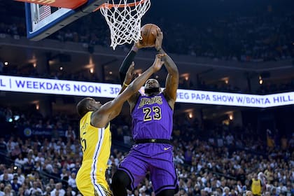 Los Lakers le dieron una paliza a los Warriors