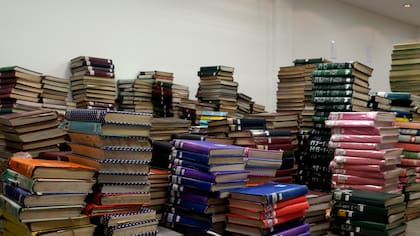 Los libros matriz retirados de las escuelas, que equivalen a 210 toneladas de papel, quedan resguardados por el Ministerio de Educación