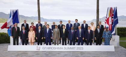 Los líderes de los países del G-7 más otros invitados, en Hiroshima