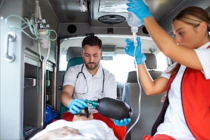 Los líderes sindicales reclaman un incremento de salario debido a que los trabajadores de las ambulancias ganan menos que otros empleados del sector de salud