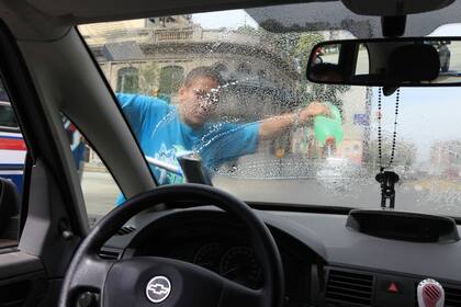 Los limpiavidrios tampoco podrán ejercer la actividad en forma legal tras la aprobación de la reforma del Código Contravencional