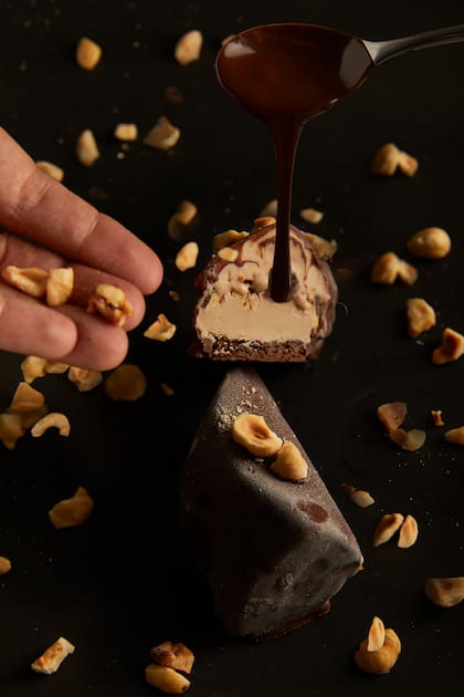 Los lingotes son la apuesta más reciente: un postre helado con un juego de texturas a partir de las capas de su composición.