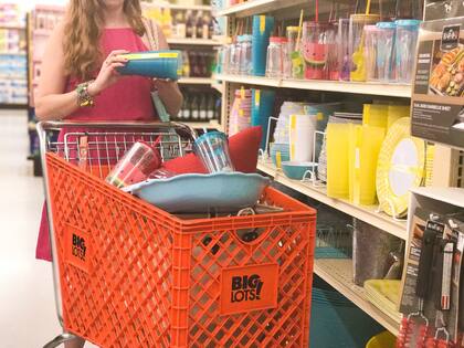 Los locales afectados por el cierre están ofreciendo descuentos de hasta un 20 % en varios rubros de su amplia oferta