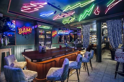 Los locales de Cabrera se convirtieron en icónicos de la cocktelería en Madrid.