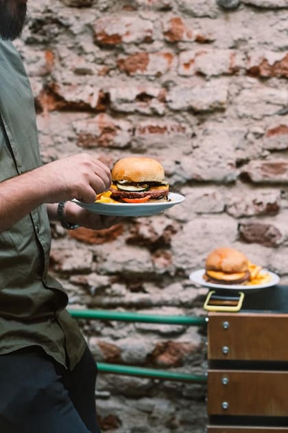 Los locatarios pagan un fijo y un porcentaje variable por mes.