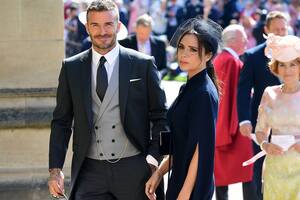 Los Beckham subastan sus looks de la boda real para las víctimas de Manchester