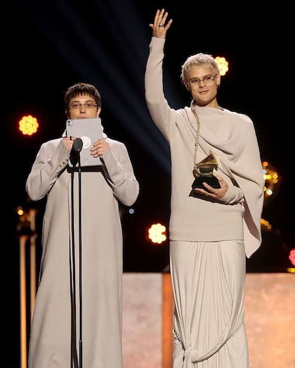 Los looks que usaron los cantantes argentinos en Los Grammys fueron un pequeño guiño a su nueva estética