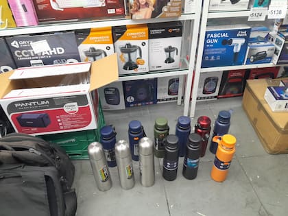 Los Lumilagro de acero rondan los $50.000 contra los $100.000 del Stanley original y los $25.000 de la versión pirata.