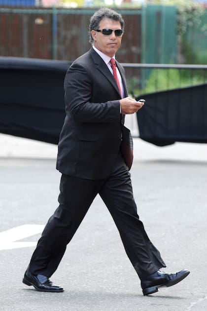 Los Macri llegaron cada uno por su lado. Gianfranco arribó solo, con lentes oscuros.