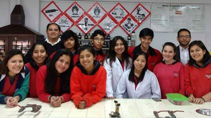 Los maestros, con sus alumnos