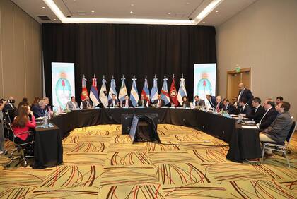 Los mandatarios de las provincias del NOA y el NEA se reunieron hoy en Resistencia, Chaco