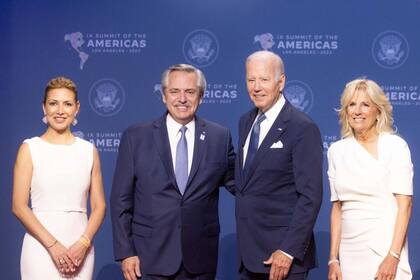 Los mandatarios posaron junto a sus esposas (Foto Instagram @alferdezok)