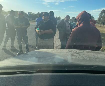 Los manifestantes bloquearon una ruta en Salta y no dejaban pasar ningún vehículo. Foto Lucas Norris