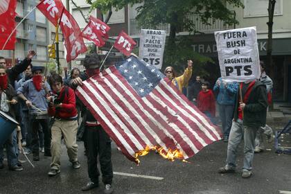 Los manifestantes, contra Bush y los Estados Unidos