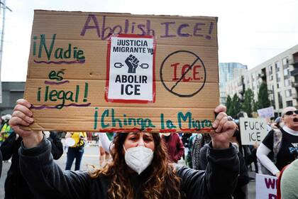 Los manifestantes fueron desalojados por ICE luego de que la alcaldesa de la pequeña ciudad de Illinois diera por finalizada la reunión