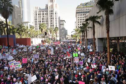 Las calles de Los Ángeles se llenaron en la Marcha de Mujeres contra las declaraciones misóginas del presidente Donald Trump 