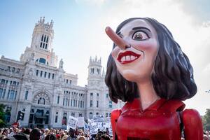 Madrid: masiva protesta contra la política sanitaria de Isabel Díaz Ayuso