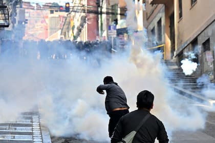 Los manifestantes piden la renuncia del presidente Paz