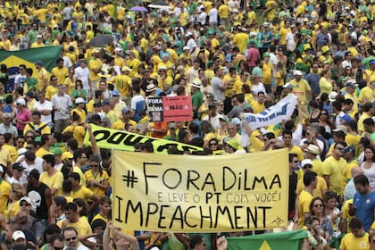 Los manifestantes piden que Dilma Roussef deje el gobierno