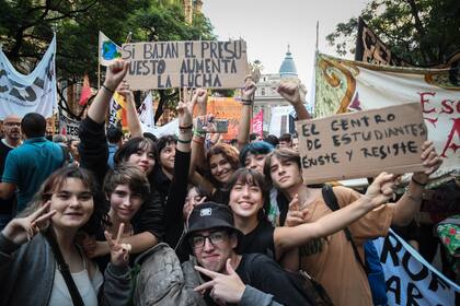 Los manifestantes protestaron por "la desfinanciación" de la educación