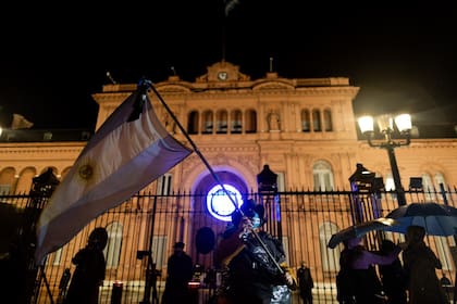 Los manifestantes repetían que los datos de casos y muertes por coronavirus son dibujados. Foto: Tomás Cuesta