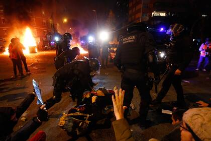 Los manifestantes se enfrentaron con la policía