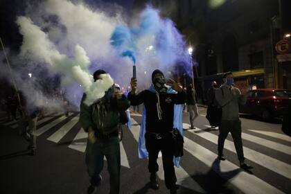 Los manifestantes se trasladaron hacia la Casa Rosada durante el banderazo nacional