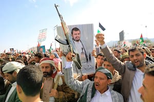 Quién es el enigmático líder hutí de Yemen, un feroz comandante en el campo de batalla