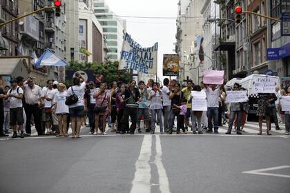 Los manteros volvieron a cortar la avenida Corrientes