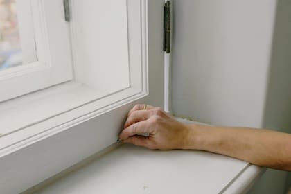 Los marcos de las ventanas suelen juntar telas de araña