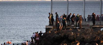 Los marroquíes aprovechan la niebla para esquivar a las fuerzas de seguridad lo que aumenta el riesgo que corren