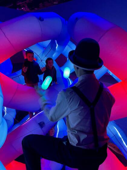 Los más chicos, fascinados con los malabares